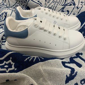 🔥oMcQueen classic sports casual women's blue velvet tail small white shoes🔥